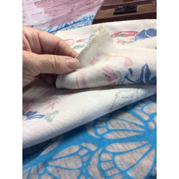 Vintage Linen Table Cover Red & Blue Floral 13.5” x 30” Mid Century - Picture 10 of 15
